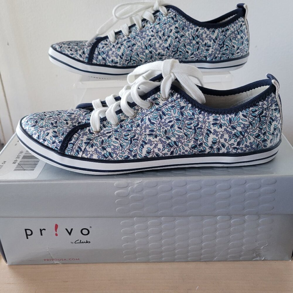Blue Pr!vo By Clarks Tangelo Floral Sneakers (size: 8M)
